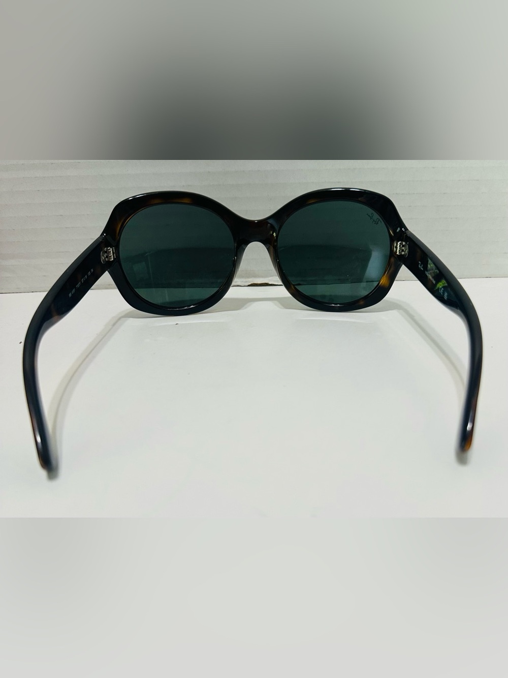 Ray-Ban Women's Tortoiseshell Frame Sunglasses with Green Lenses with case - Picture 4 of 8
